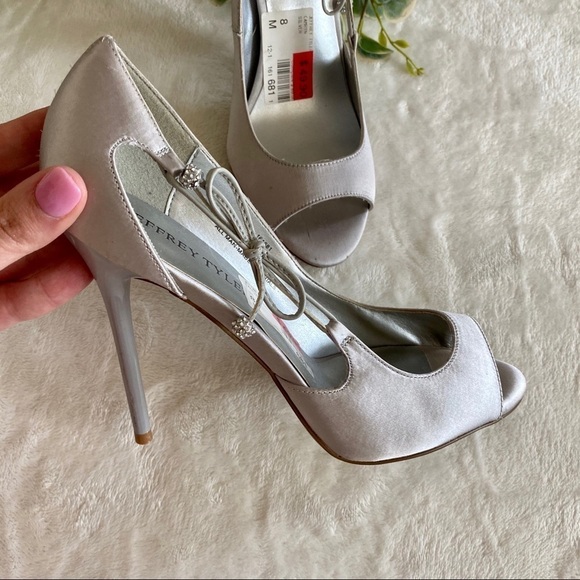 NWT Jeffrey Tyler silver shoes - Picture 7 of 10